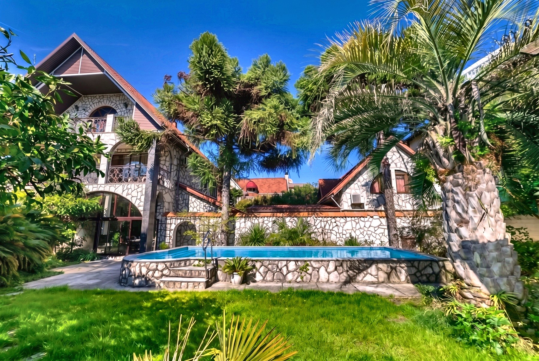 Villa Alexandria — двор и фасады